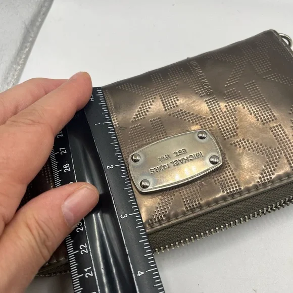 Michael Kors metallic logo wallet - zip around - Picture 11 of 11